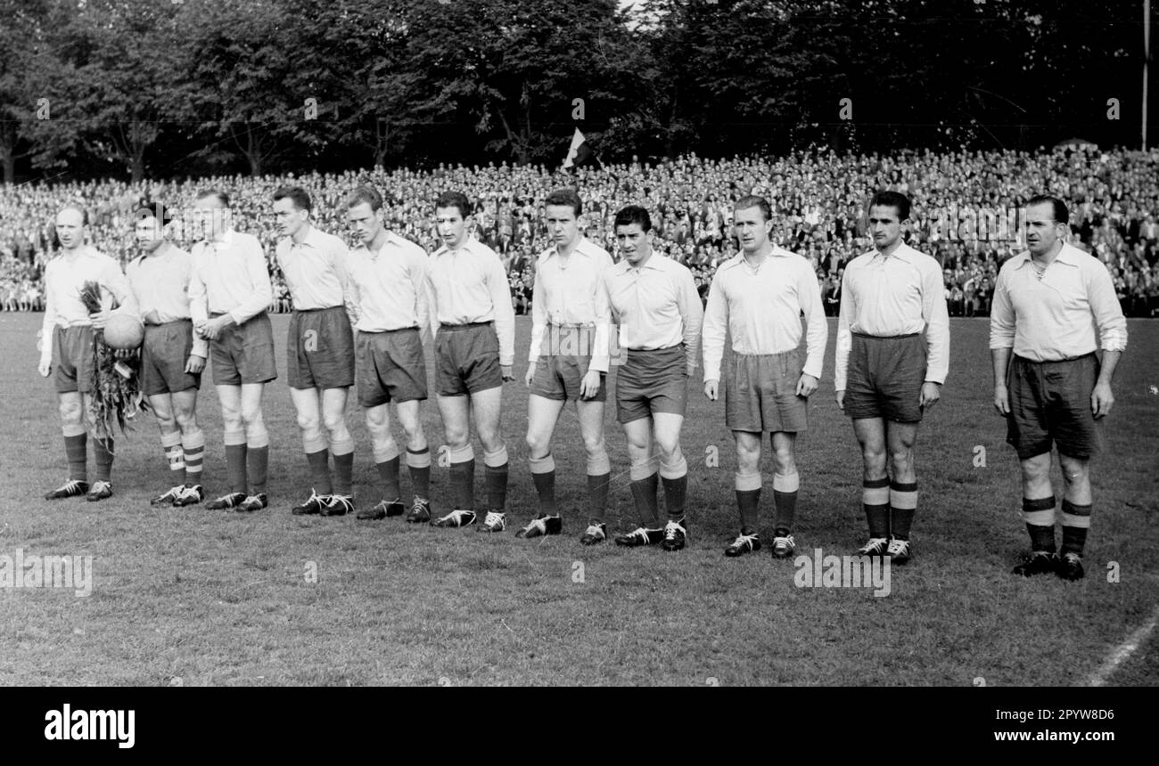 Borussia Dortmund - Spora Luxembourg 7:0/16.09.1956 Team Spora Luxembourg allo Stadion Rote Erde di Dortmund. [traduzione automatica] Foto Stock