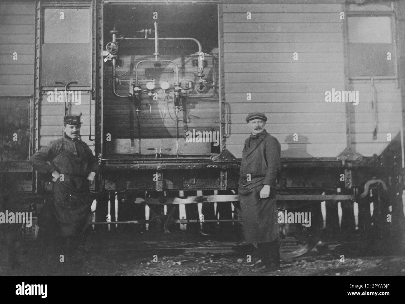 Impianto di disinfezione in un'auto ferroviaria dietro il fronte occidentale. [traduzione automatica] Foto Stock