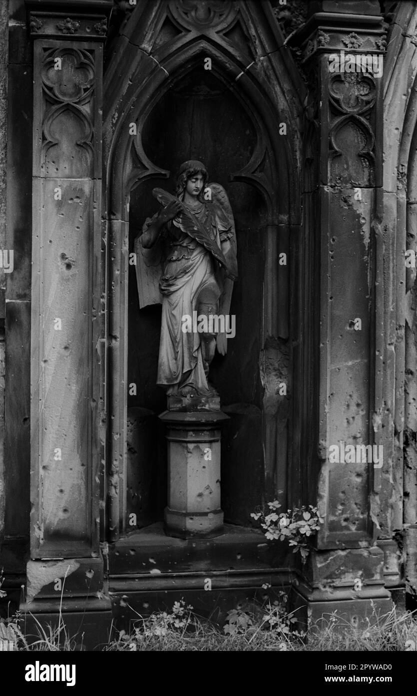 GDR, Berlino, 04.08.1986, cimitero di St. Parrocchia di Hedwig, tomba con angelo, [traduzione automatica] Foto Stock