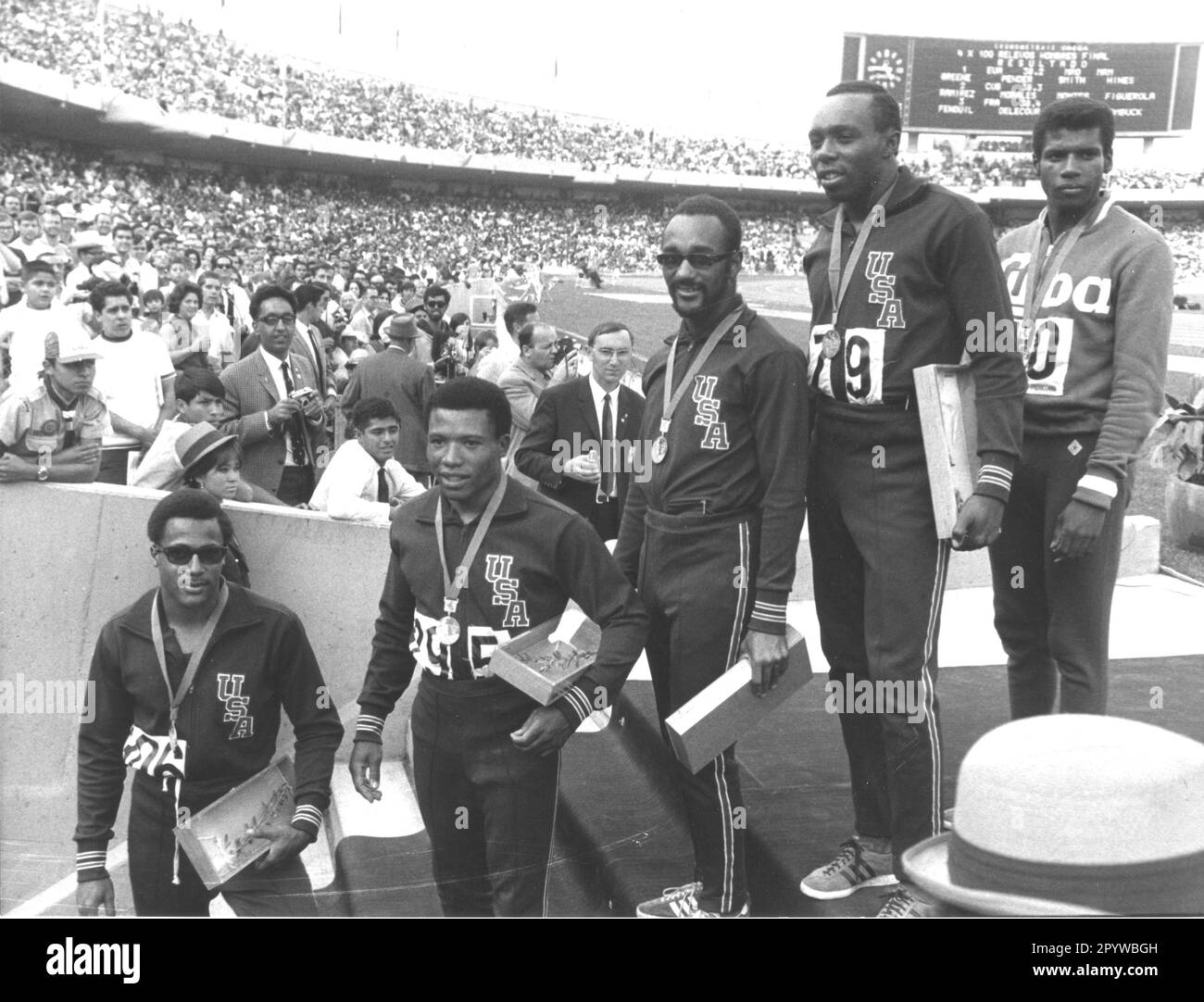 Olimpiadi estive 1968 a Città del Messico. La staffetta degli Stati Uniti da 4x100 m vincitrice con Mel Pender, Charles Greene, Ronnie Ray Smith e Jim Hines 20.10.1968. Solo per uso giornalistico! Solo per uso editoriale! [traduzione automatica] Foto Stock