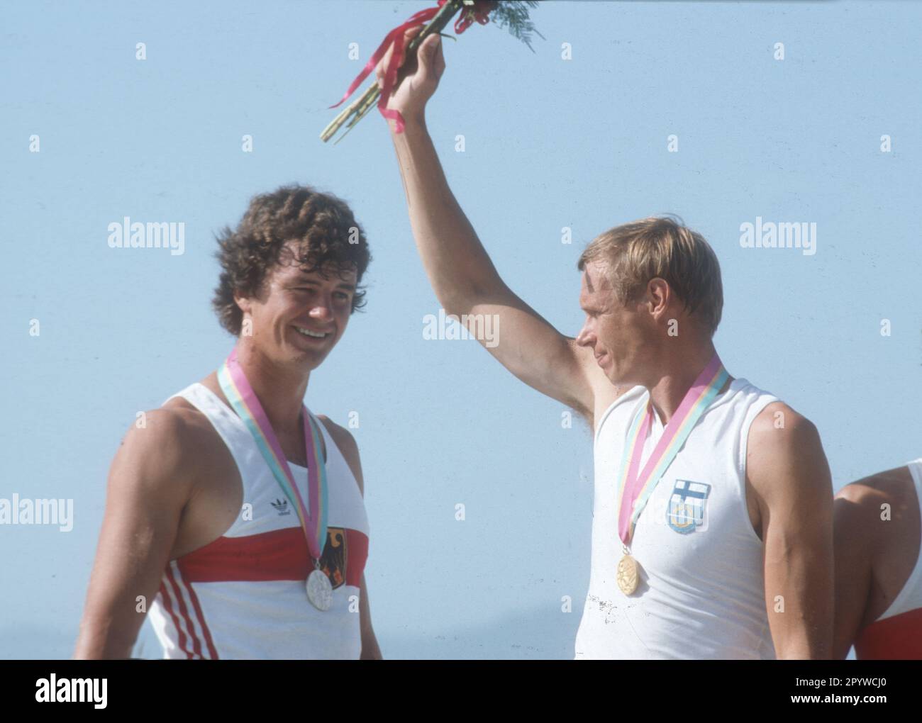 Giochi Olimpici 1984 a Los Angeles. Canottaggio: Cerimonia della vittoria scolpetti singoli: Peter Michael Kolbe (BRD/li./silver) e Pertti Karppinen (fin/gold). 05.08.1984. [traduzione automatica] Foto Stock