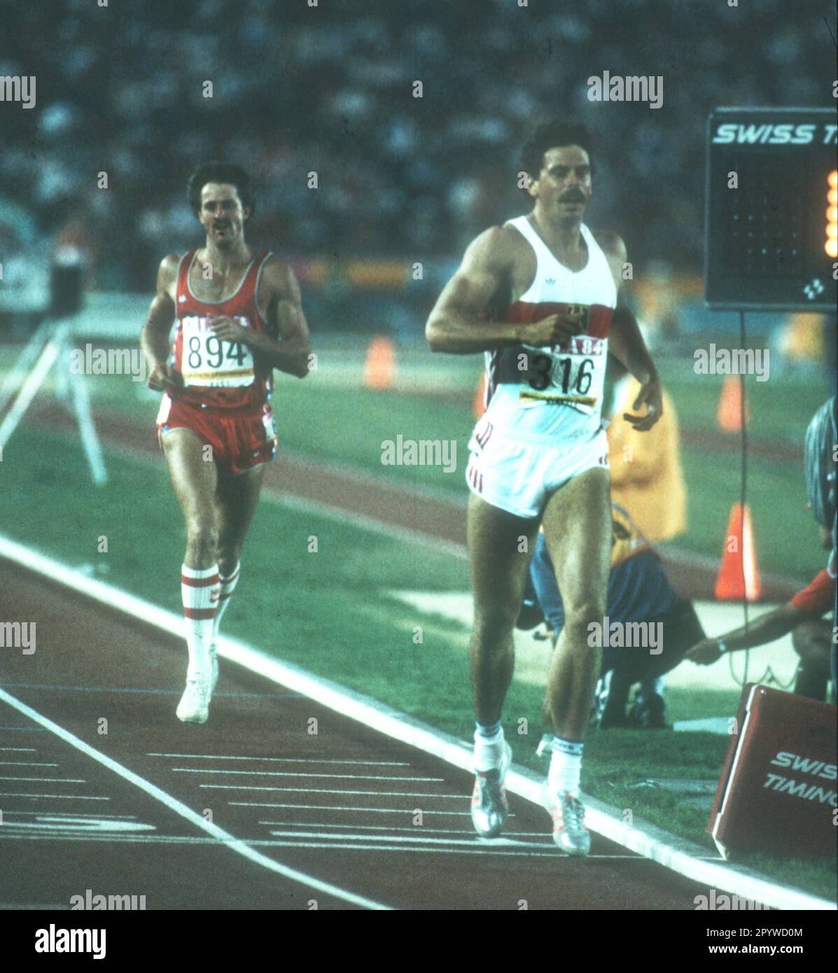 Giochi Olimpici 1984 a Los Angeles. Decathlon: 1500m: Jürgen Hingsen (FRG) 10.08.1984. [traduzione automatica] Foto Stock