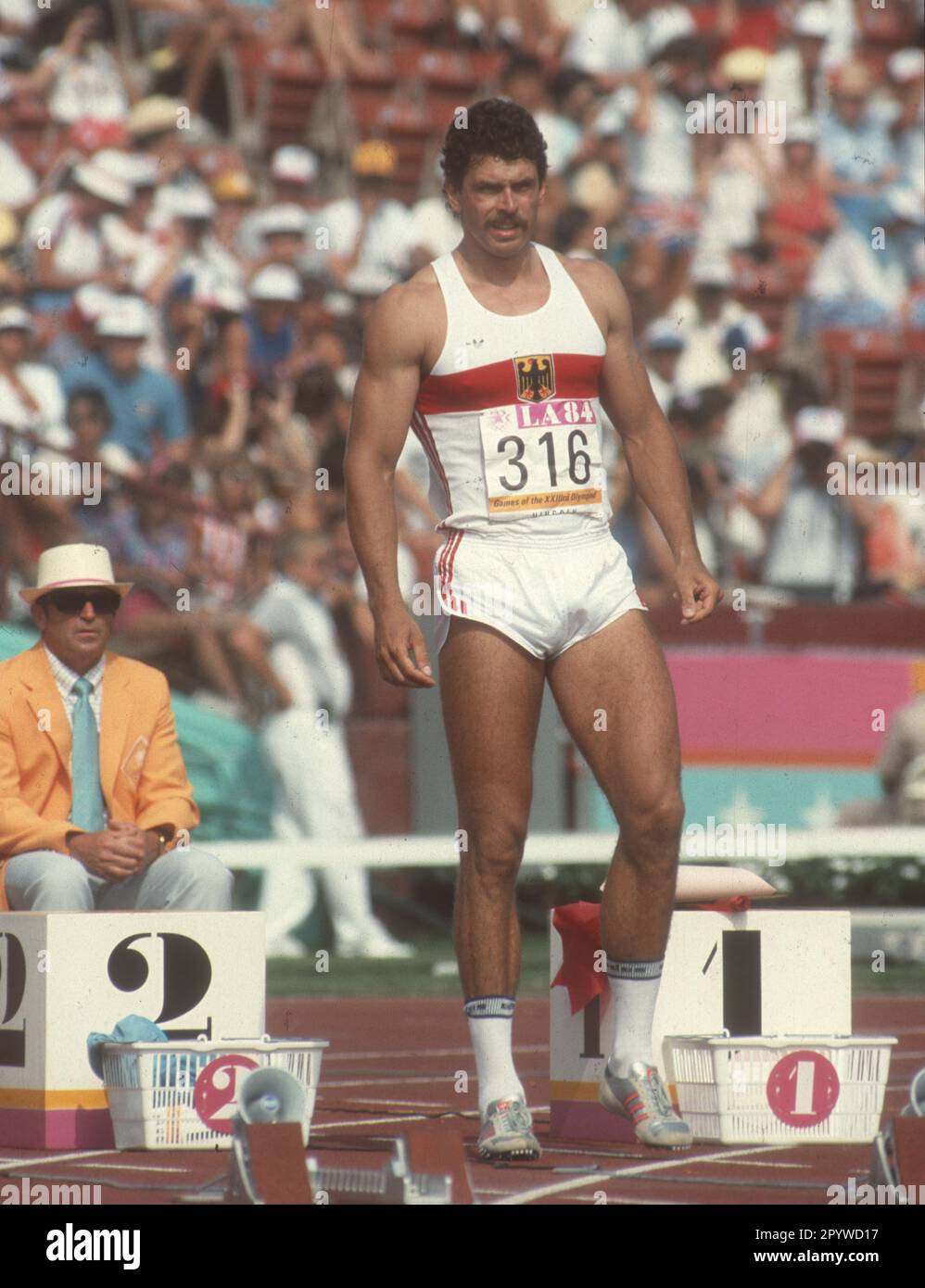 Giochi Olimpici 1984 a Los Angeles. Decathlon: 100m: Jürgen Hingsen (FRG) 09.08.1984. [traduzione automatica] Foto Stock