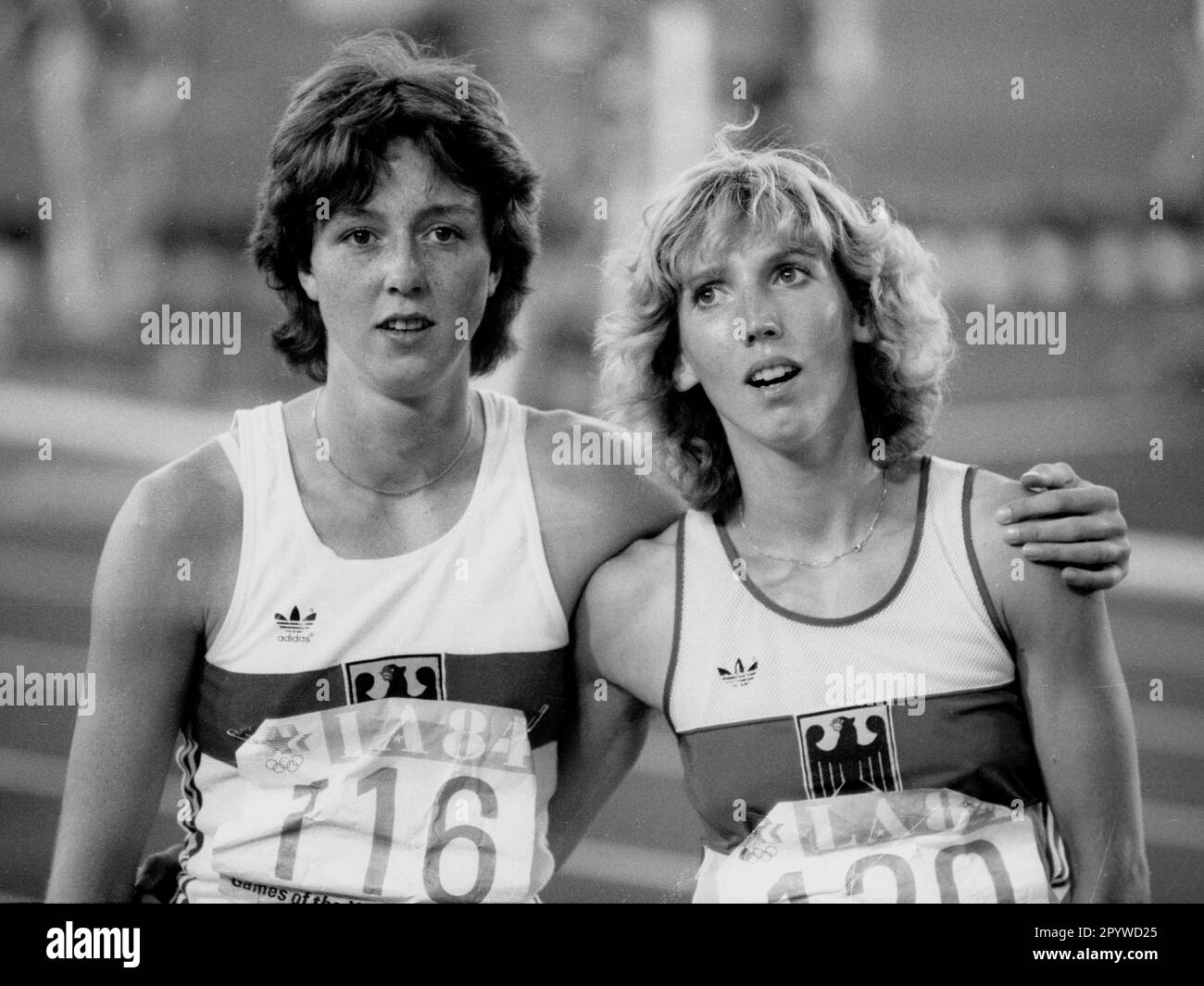 Giochi Olimpici 1984 a Los Angeles. Heptathlon: Sabine Braun (a sinistra) e Sabine Evertz (bronzo), entrambi FRG. 04.08.1984. [traduzione automatica] Foto Stock