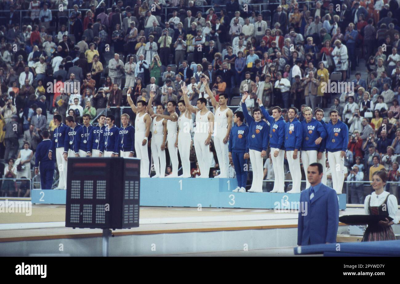 Olimpiadi, Monaco di Baviera 1972. Ginnastica: Premiazione squadra tutto intorno: Oro giapponese, argento URSS e bronzo GDR 01.09.1972. [traduzione automatica] Foto Stock