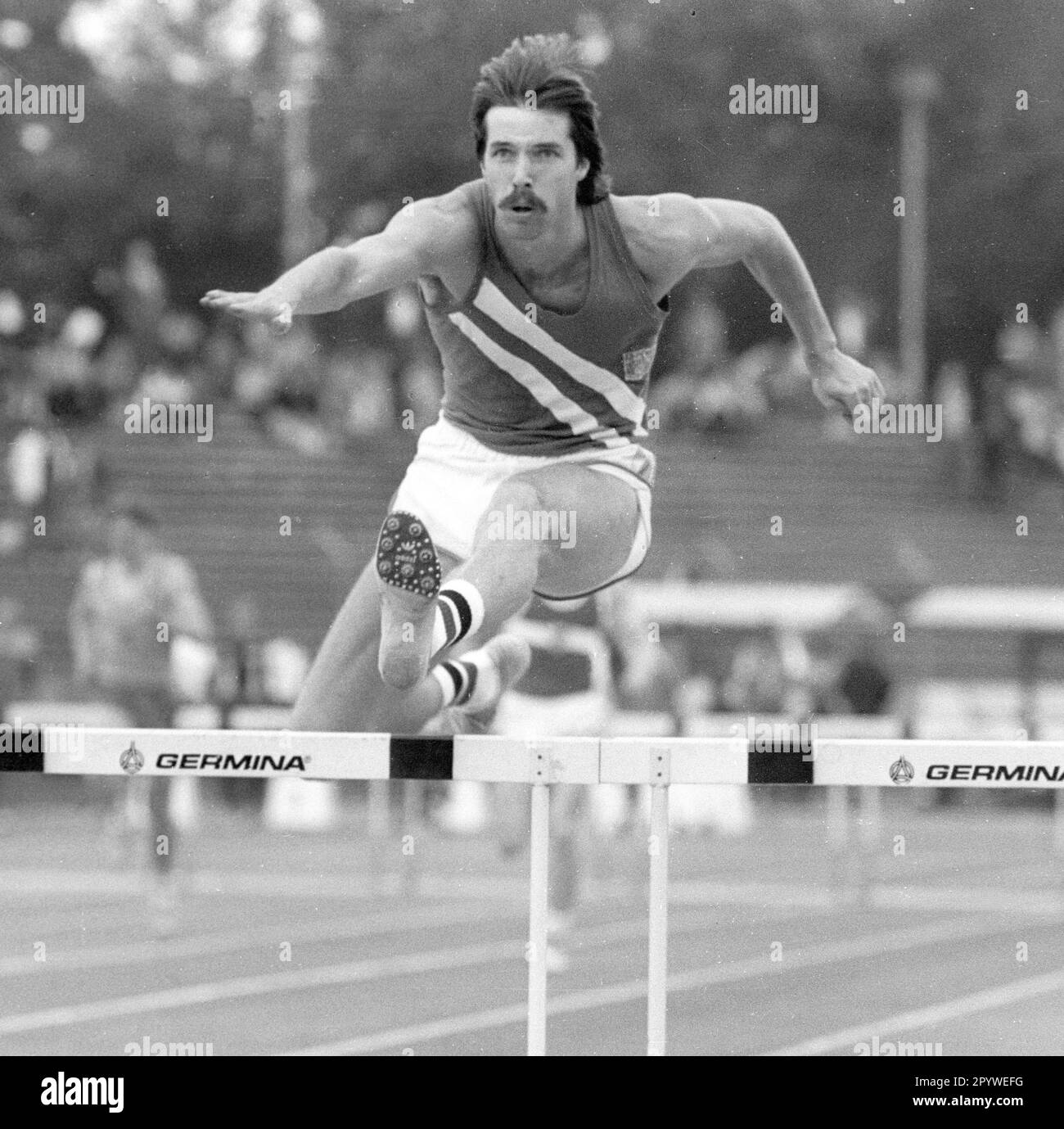 GDR Athletics Championships 1984 a Erfurt: Volker Beck (400m ostacoli) azione. 03.06.1984. [traduzione automatica] Foto Stock