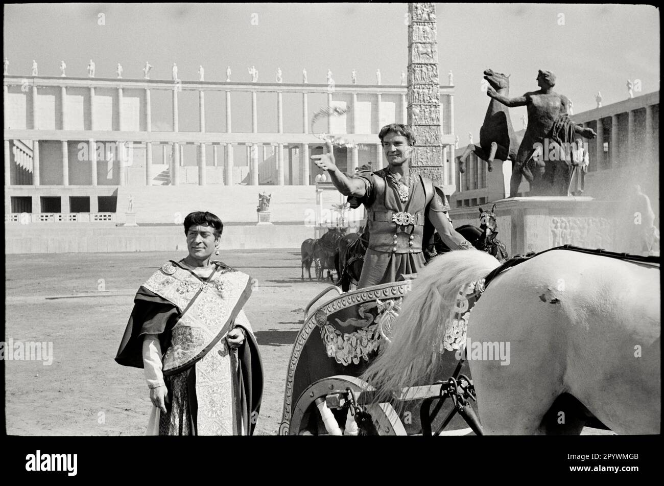 Italia. Lazio. Roma. 1953. Georges Marchal con Henri Guisol nella location cinematografica di Theodora, Imperatrice Slave dal 1954. SAFA Palatino Studios. C-IT-TEO-066 Copyright Notice: Max Scheler/SZ Photo. Foto Stock