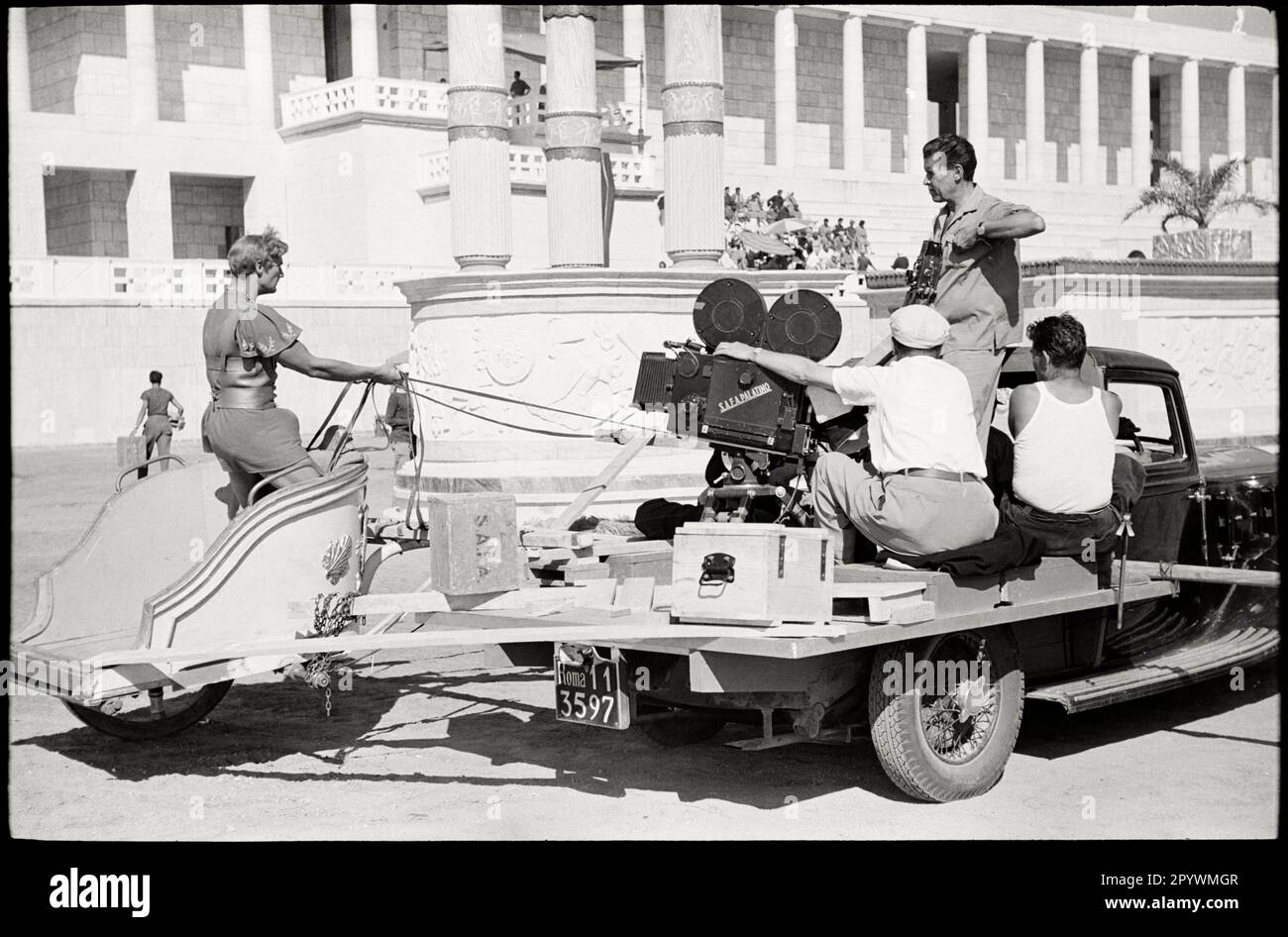 Italia. Lazio. Roma. 1953. Lista Herbert sul sito di Theodora, Imperatrice Slave dal 1954. Nel carro, Georges Marchal. SAFA Palatino Studios. C-IT-TEO-069 Copyright Notice: Max Scheler/SZ Photo. Foto Stock