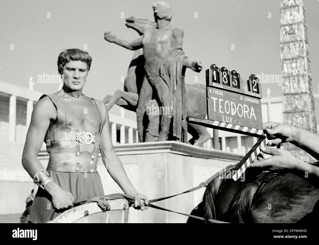 Italia. Lazio. Roma. 1953. Georges Marchal al luogo delle riprese di Theodora, Imperatrice Slave dal 1954. SAFA Palatino Studios. C-IT-TEO-071 Copyright Notice: Max Scheler/SZ Photo. Foto Stock