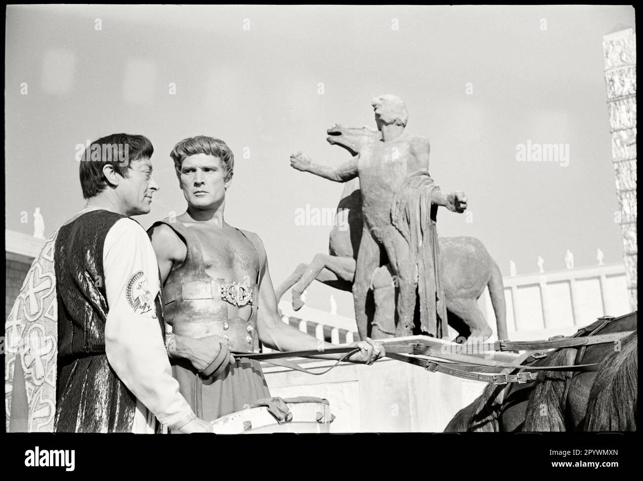 Italia. Lazio. Roma. 1953. Georges Marchal con Henri Guisol nella location cinematografica di Theodora, Imperatrice Slave dal 1954. SAFA Palatino Studios. C-IT-TEO-067 Copyright Notice: Max Scheler/SZ Photo. Foto Stock