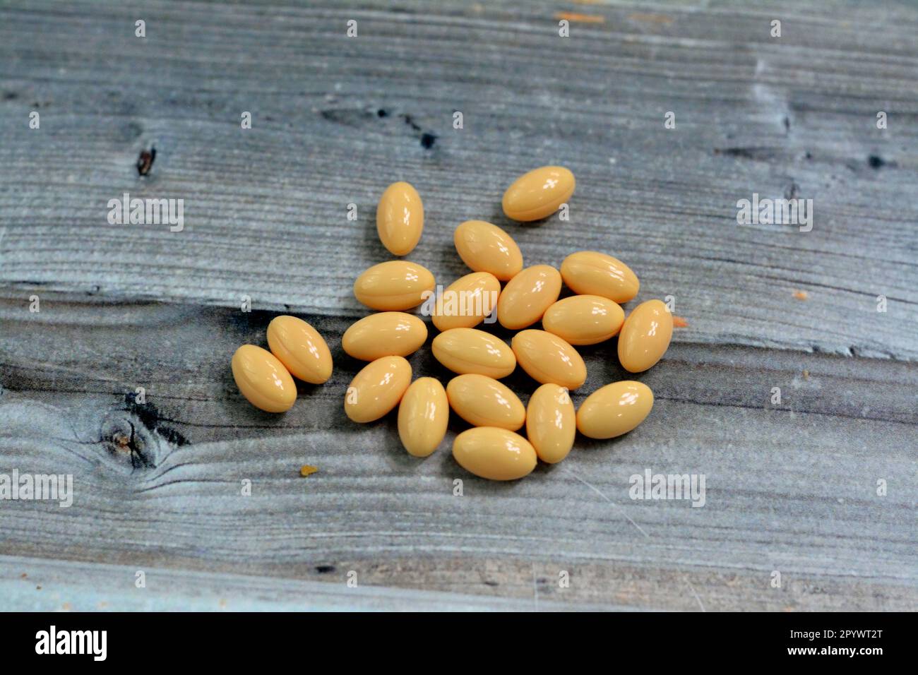 Pillole mediche, compresse, capsule trattamento o rimedio per malattie, abuso di droghe, abuso, combattere pensieri suicidi, tentativi, concetto di tossicodipendenza, s Foto Stock