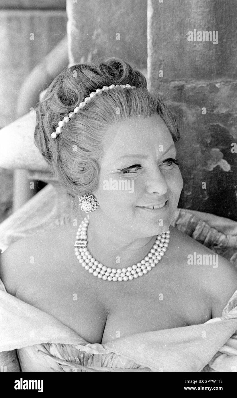 'Esecutore dietro le quinte alla performance di ''Jedermann. Das Spiel vom Sterben des Reichen Mannes''' (''Everyman. The Play About the Death of the Rich Man'') al Salzbug Festival in Piazza della Cattedrale.' Foto Stock