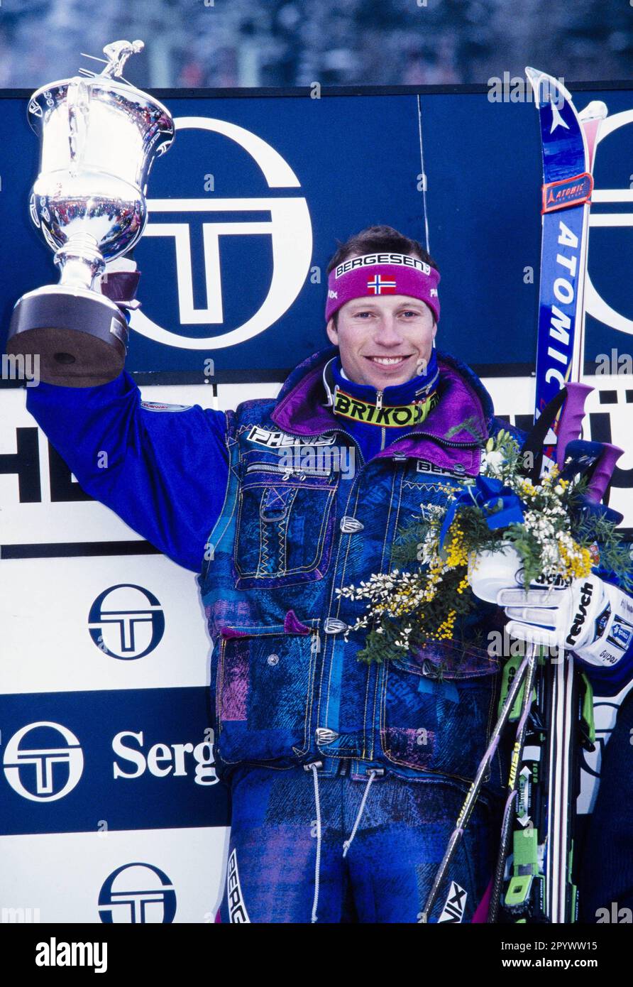 Coppa del mondo di sci alpino 1993/1994 cerimonia di premiazione Kitzbuehel combinazione 16.01.1994 Lasse KJUS (Norvegia) FOTO: WEREK Press Photo Agency xxNOxMODELxREASExx [traduzione automatica]- AUSTRIA OUT Foto Stock