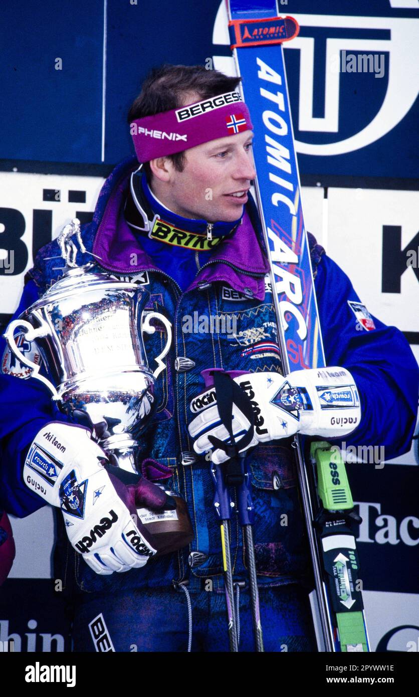 Coppa del mondo di sci alpino 1993/1994 cerimonia di premiazione Kitzbuehel combinazione 16.01.1994 Lasse KJUS (Norvegia) FOTO: WEREK Press Photo Agency xxNOxMODELxREASExx [traduzione automatica]- AUSTRIA OUT Foto Stock