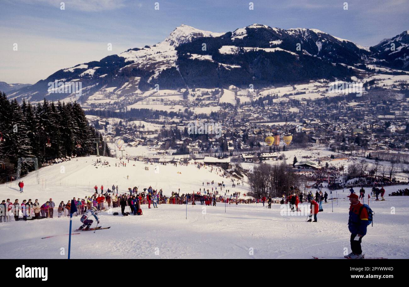Coppa del mondo di sci alpino 1993/1994 Kitzbuehel Slalom 16.01.1994 partecipanti sulla pista di Ganslern FOTO: WEREK Pressebildagentur xxNOxMODELxREASExx [traduzione automatica]- AUSTRIA OUT Foto Stock