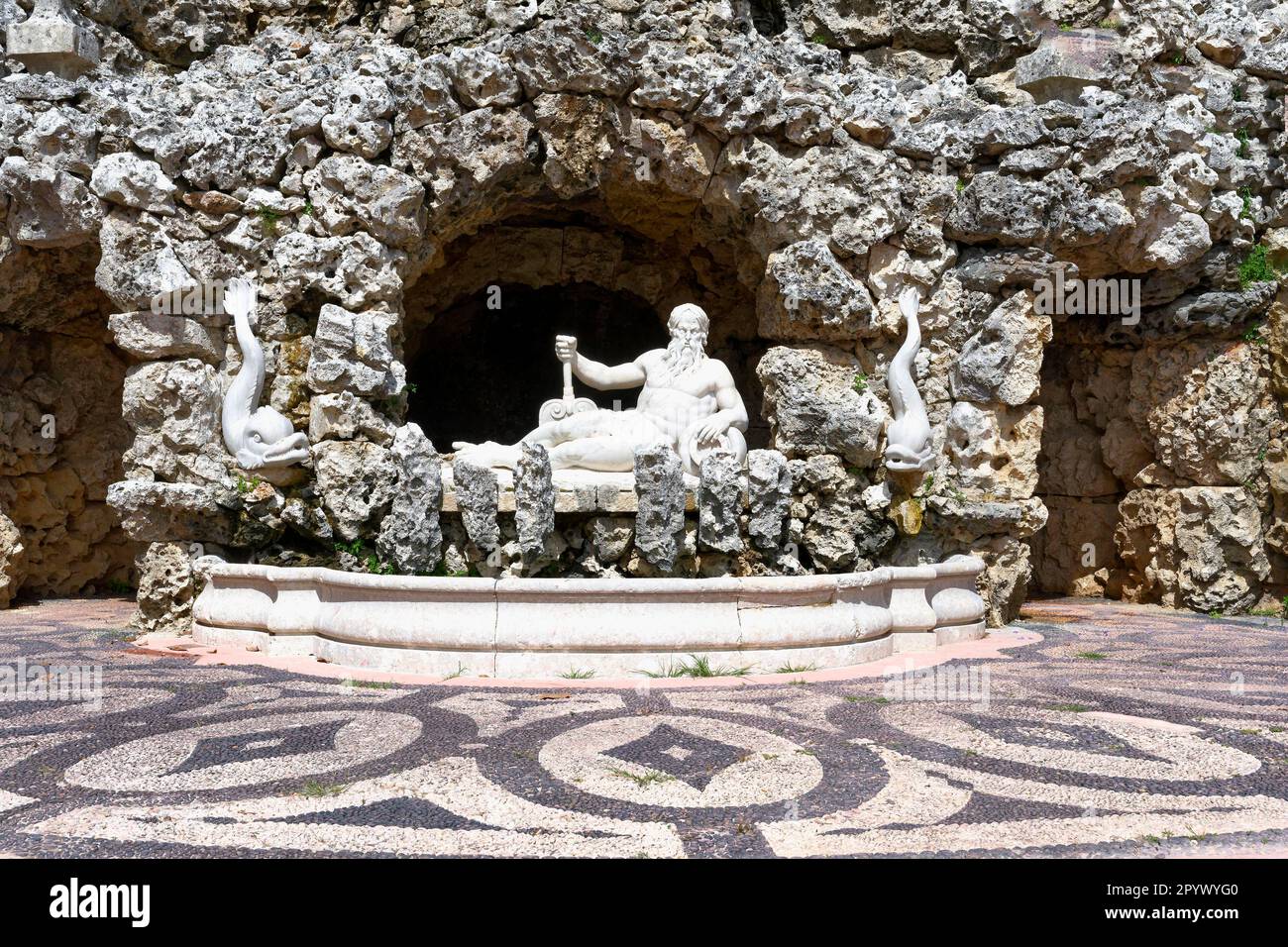 Poets Cascade, Giardino del Palazzo Marquis de Pombal, Oeiras, comune di Lisbona, Portogallo Foto Stock