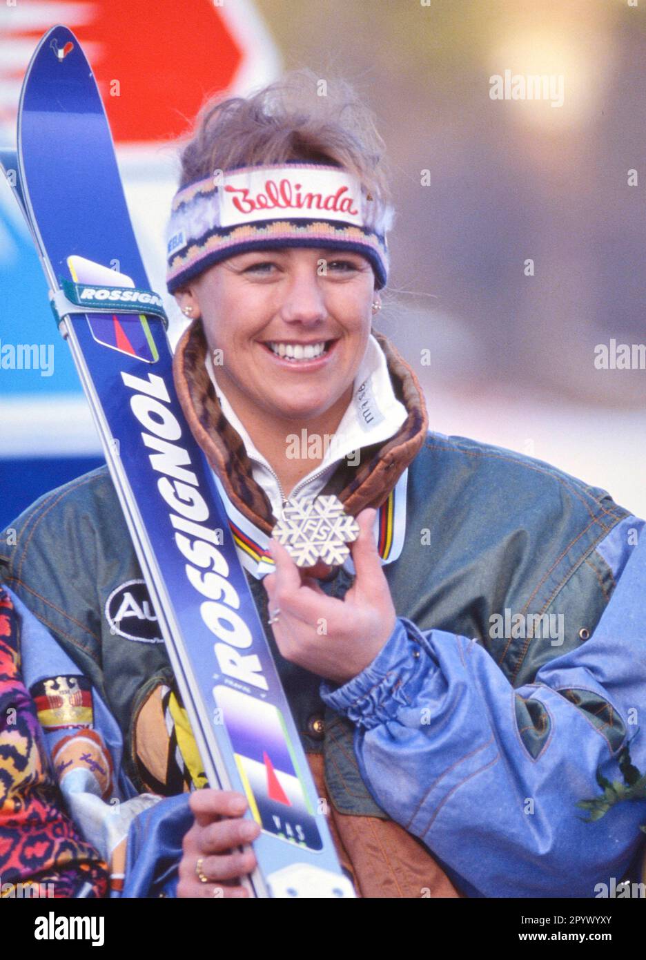 SKI ALPIN SAISON 90/91 World Championships 1991 Saalbach-Hinterglemm Giant Slalom Women 02.02.1991 Traudl HAECHER (GER) con la sua medaglia di bronzo. XxNOxMODELxRELEASExx [traduzione automatica]- AUSTRIA OUT Foto Stock