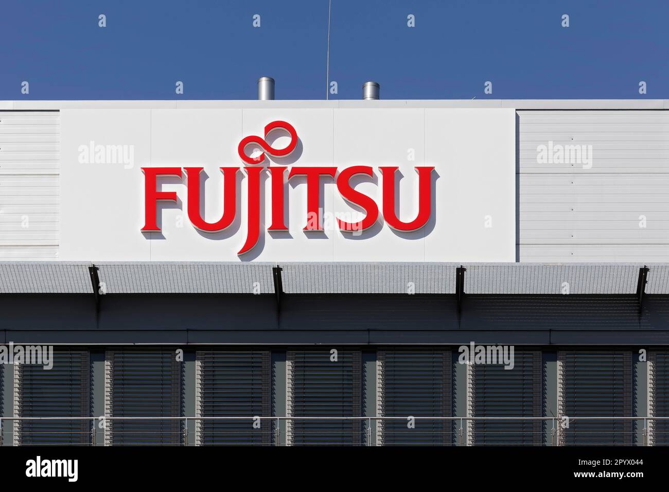 Fujitsu Technology Solutions GmbH, logo su edificio, IT Group, Nord Reno-Westfalia, Germania Foto Stock