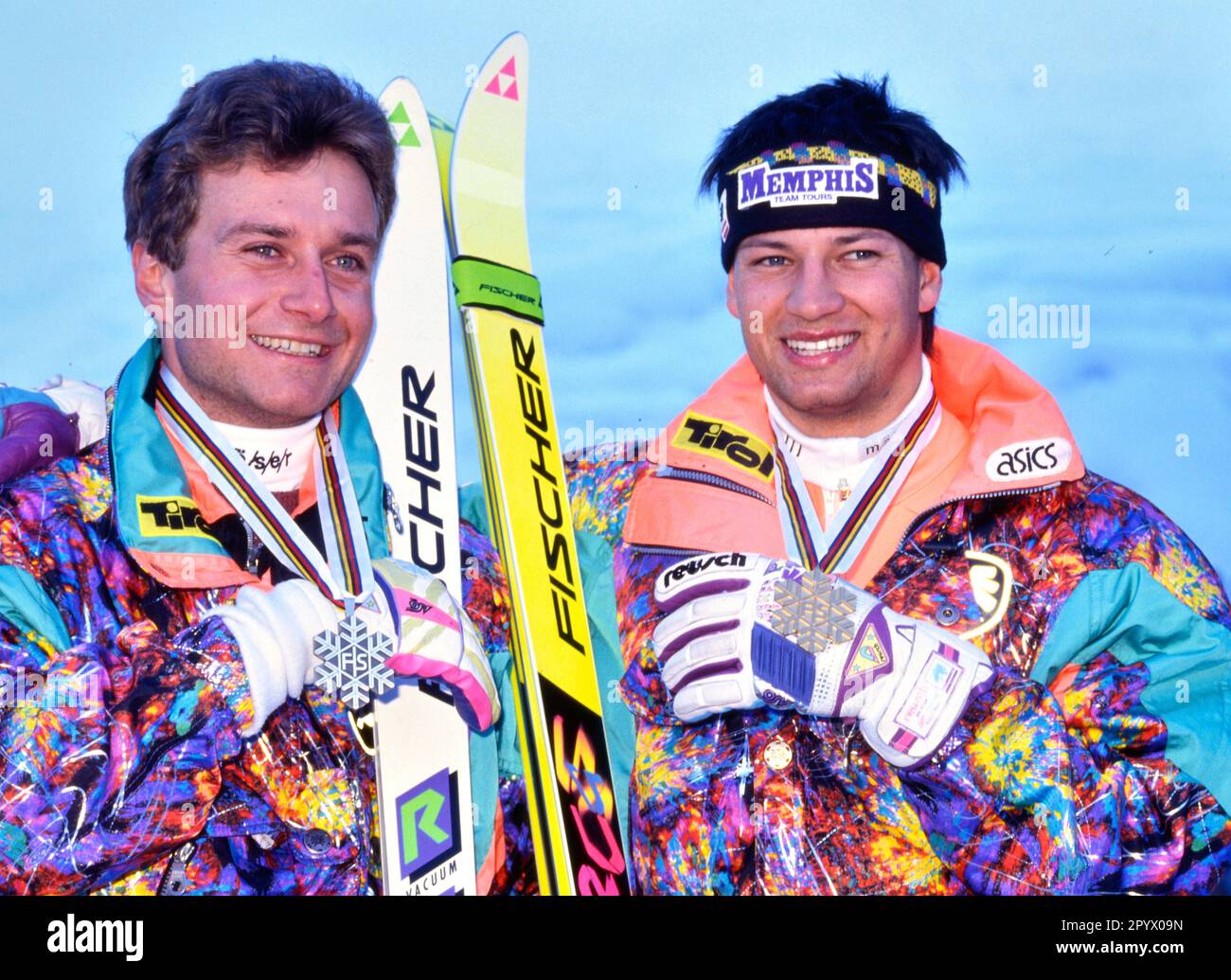 SKI ALPIN SEASON 90/91 World Championships 1991 Saalbach-Hinterglemm Super G Men 23.01.1991 Thomas STANGASSINGER (a sinistra) con la medaglia d'argento nello slalom e Stephan EBERHARTER (entrambi AUT) con la medaglia d'oro per la Super G. xxNOxMODELxRELEASExx [traduzione automatizzata]- AUSTRIA OUT Foto Stock
