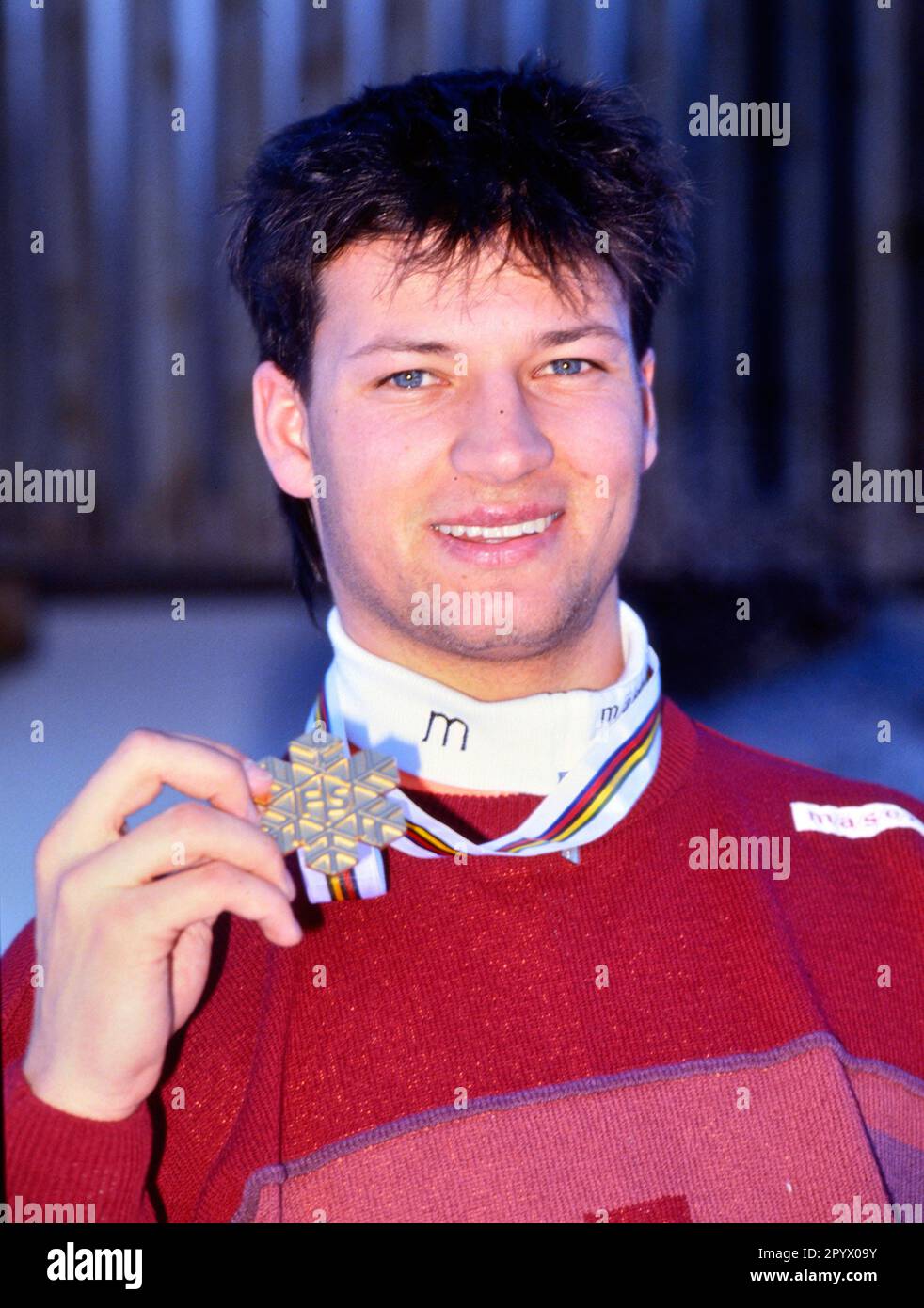 SKI ALPIN SAISON 90/91 WM 1991 Saalbach-Hinterglemm Super G Men 23.01.1991 Stephan EBERHARTER ( AUT ) con la medaglia d'oro per il Super G. xxNOxMODELxRELEASExx [traduzione automatica]- AUSTRIA OUT Foto Stock