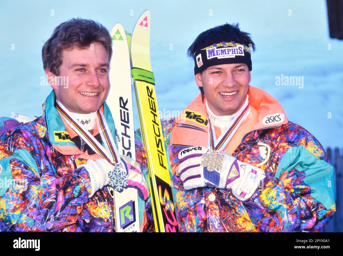 SKI ALPIN SEASON 90/91 World Championships 1991 Saalbach-Hinterglemm Super G Men 23.01.1991 Thomas STANGASSINGER (a sinistra) con la medaglia d'argento nello slalom e Stephan EBERHARTER (entrambi AUT) con la medaglia d'oro per la Super G. xxNOxMODELxRELEASExx [traduzione automatizzata]- AUSTRIA OUT Foto Stock