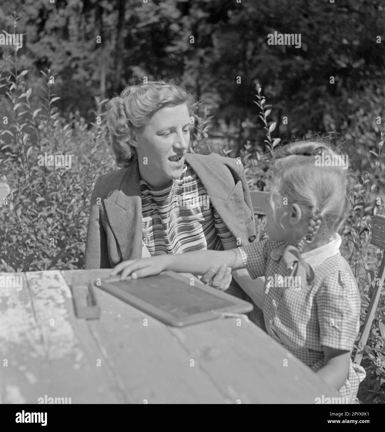 Insegnamento dei sordomuti per parlare. Foto Stock