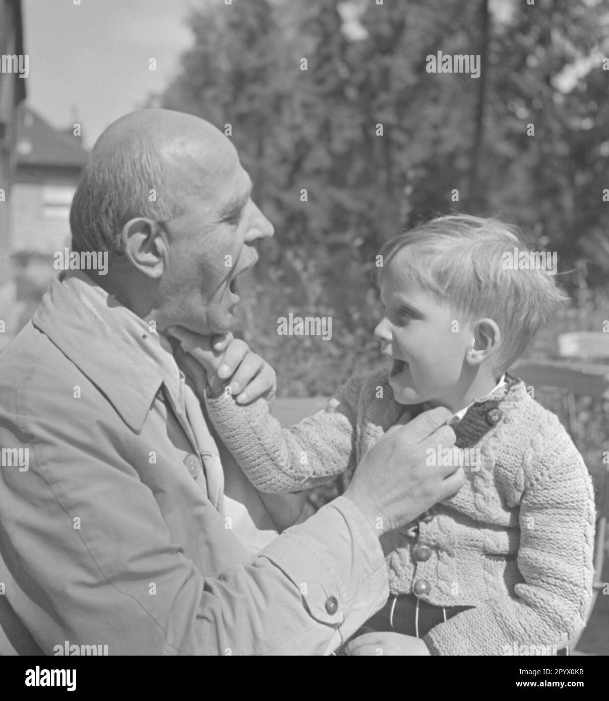 Insegnamento dei sordomuti per parlare. Foto Stock