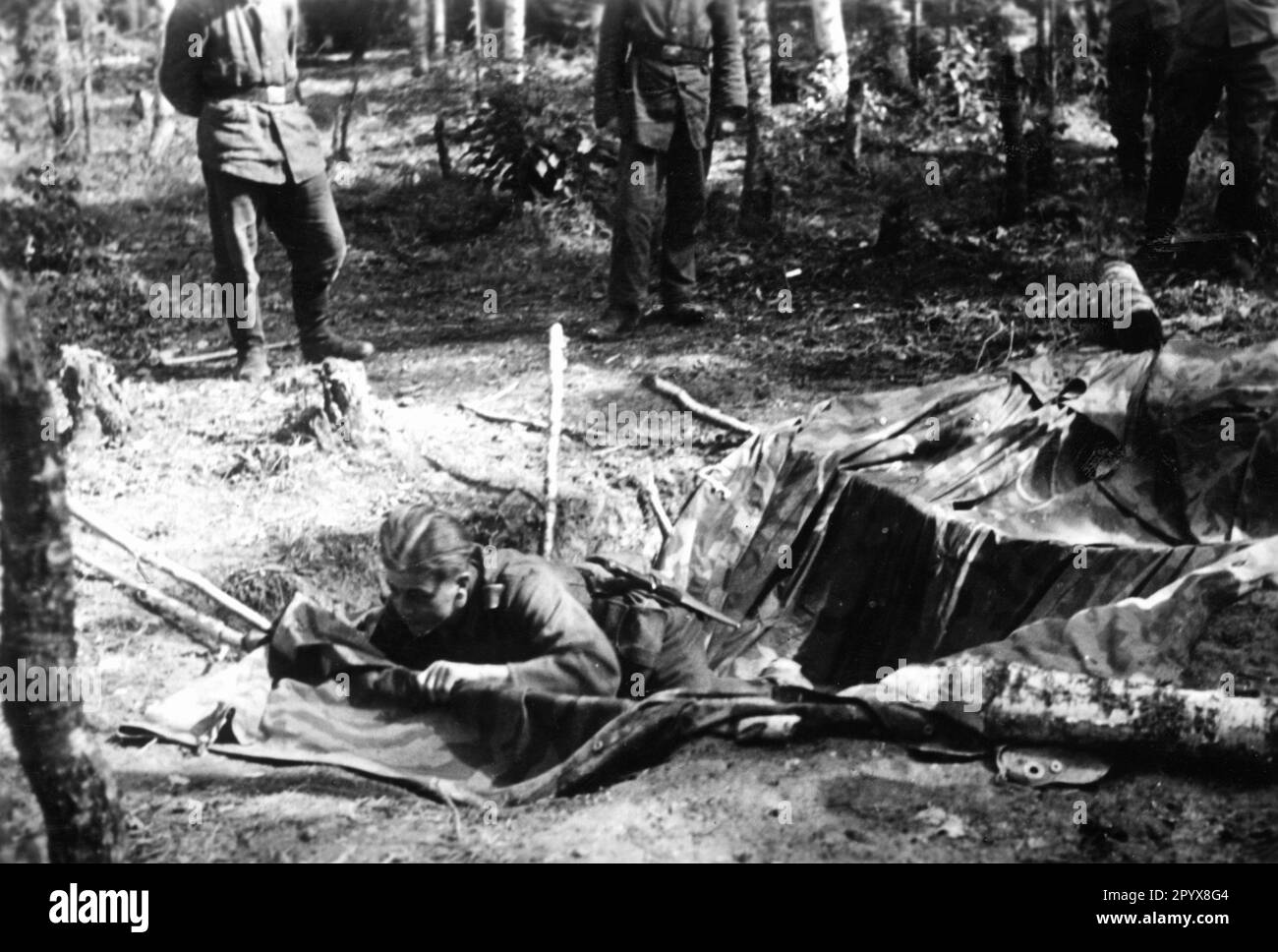 Partecipanti di un corso per candidati ufficiali dietro il fronte orientale vicino a Ljuban durante l'addestramento di fanteria. Foto: Rutkowski. [traduzione automatica] Foto Stock