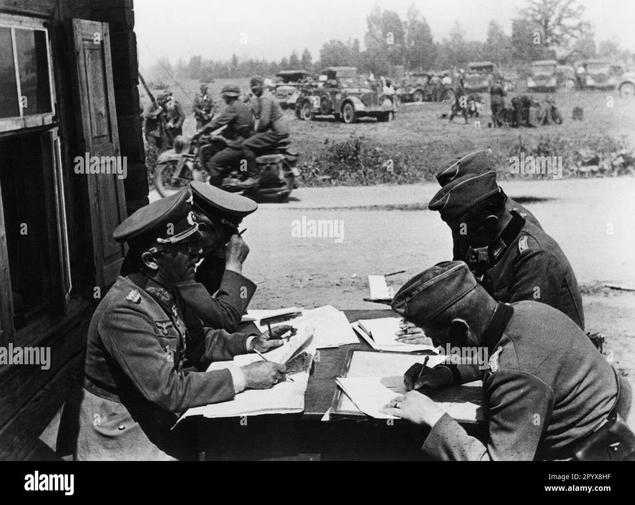 Ufficiali in uno staff di divisione sul fronte orientale. Foto: Zoll [traduzione automatica] Foto Stock
