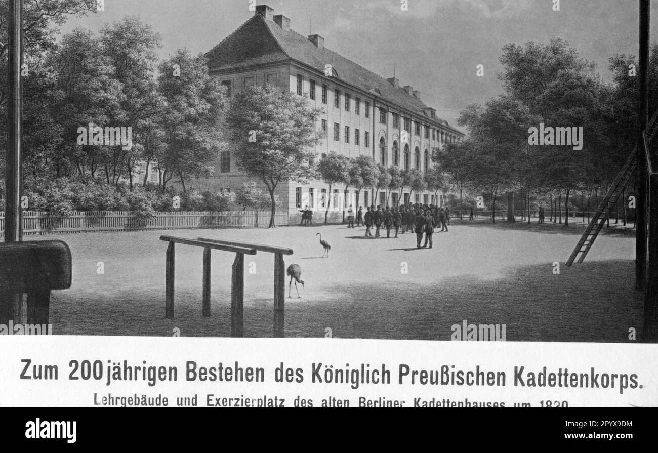 Vista sul terreno della parata e sull'edificio didattico della Casa del Cadetto di Berlino, un prestigioso nuovo edificio che ospitò il corpo reale del Cadetto Prussiano dal 1777 al 1878. [traduzione automatica] Foto Stock