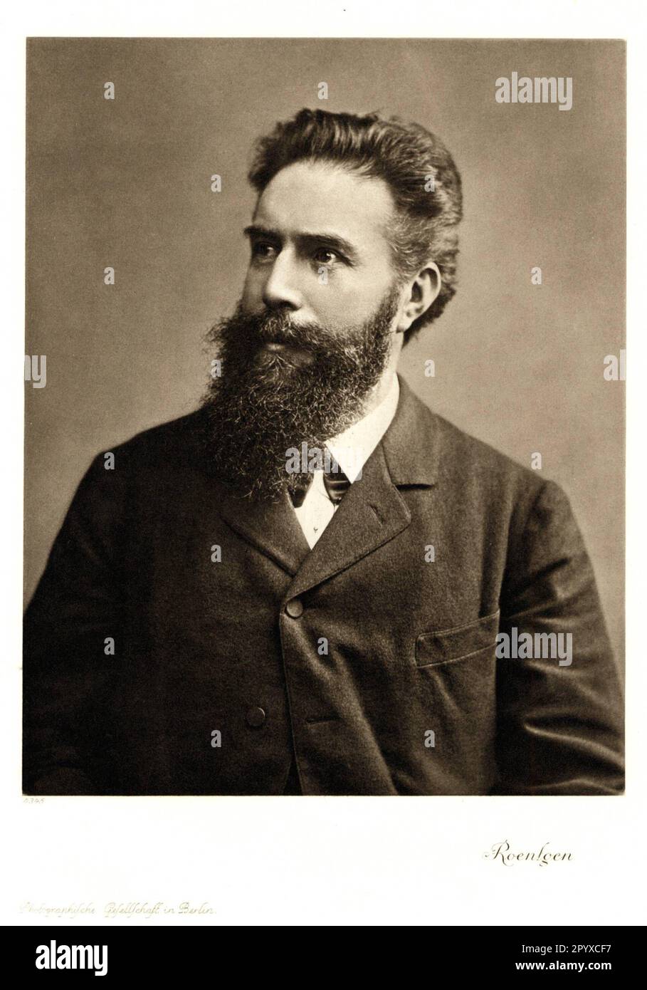 Wilhelm Conrad Röntgen (1845-1923), fisico tedesco. Nel 1895, Röntgen scoprì i raggi X che gli prendono il nome (da lui conosciuti come raggi X). Nel 1901 ha ricevuto il primo Premio Nobel per la fisica. Fotografia. Foto: Heliogravure, Corpus Imaginum, Hanfstaengl Collection. [traduzione automatica] Foto Stock