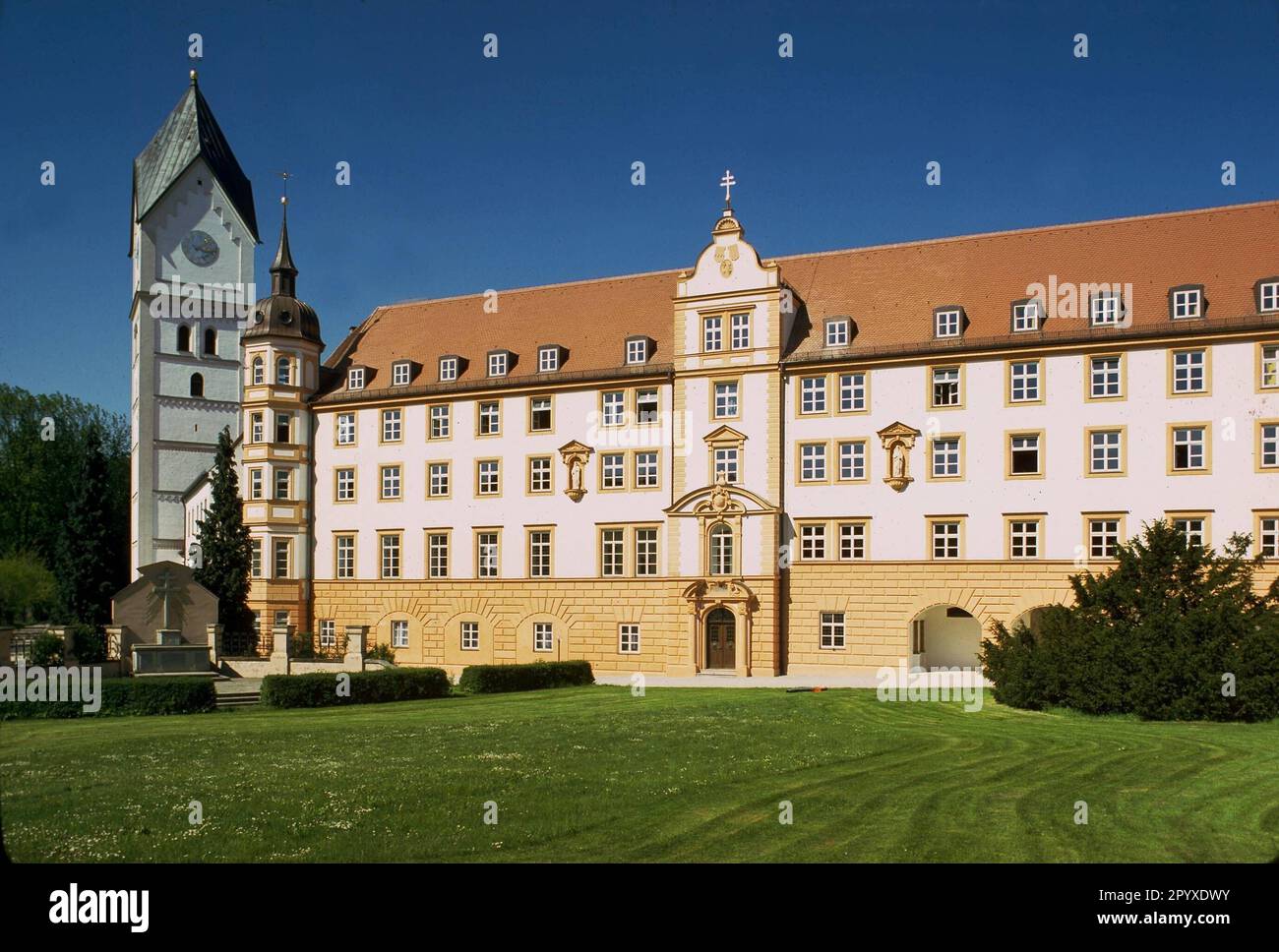 L'abbazia di Scheyern vicino a Pfaffenhofen an der ILM fu fondata da otto II, conte di Scheyern e sua moglie Haziga, che lasciarono il loro castello ancestrale ai Benedettini. (foto non ridata) Foto Stock