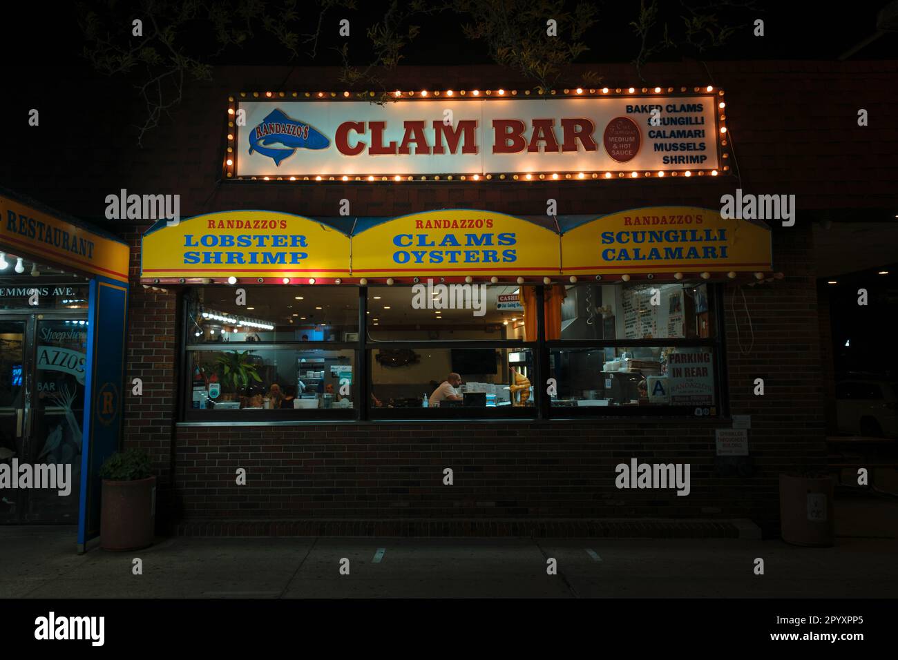 Randazzos Clam Bar di notte, Brooklyn, New York Foto Stock