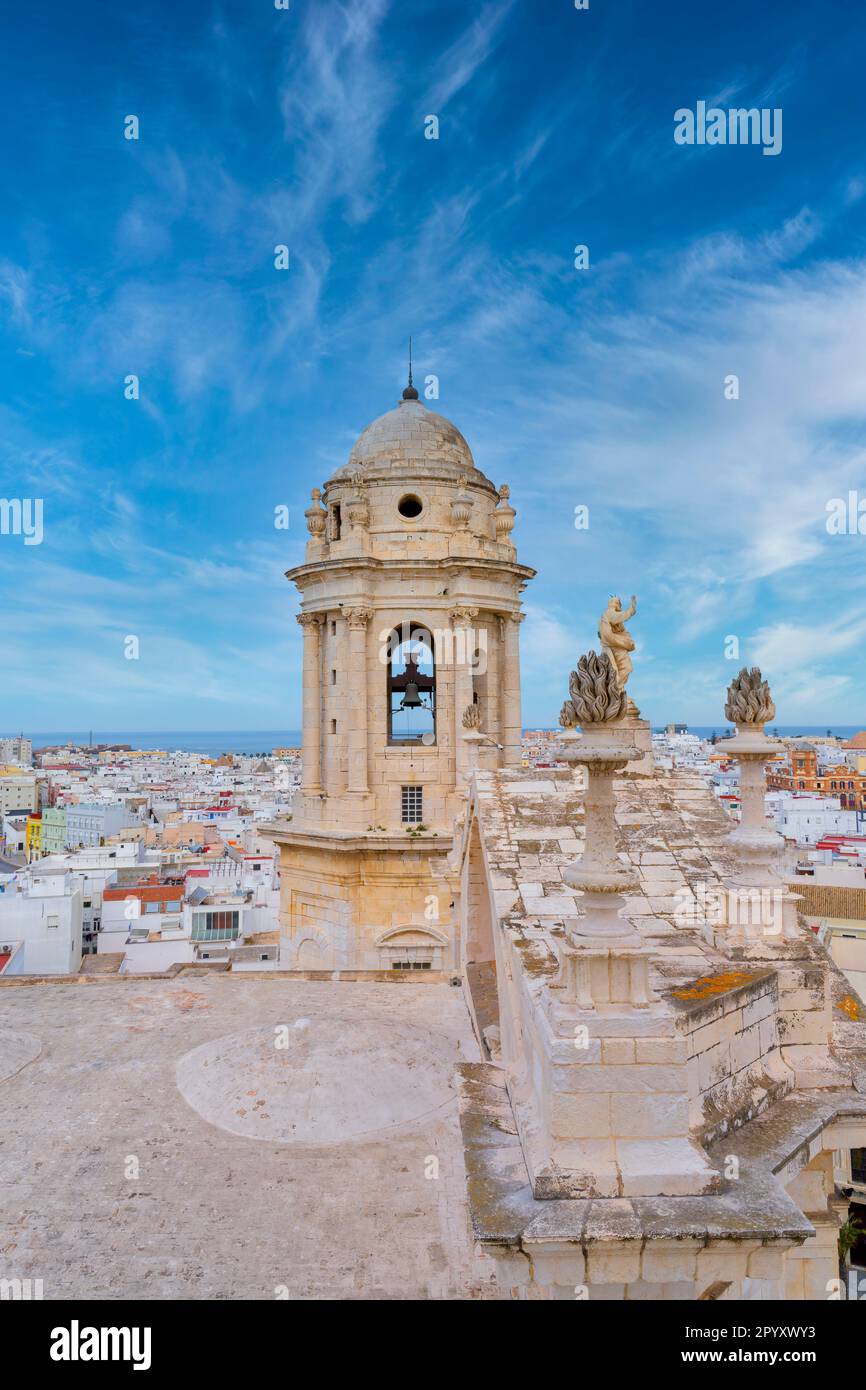La vista dalla cima della torre dell'orologio nella Cattedrale di Cadice nel centro di Cadice, Spagna Foto Stock