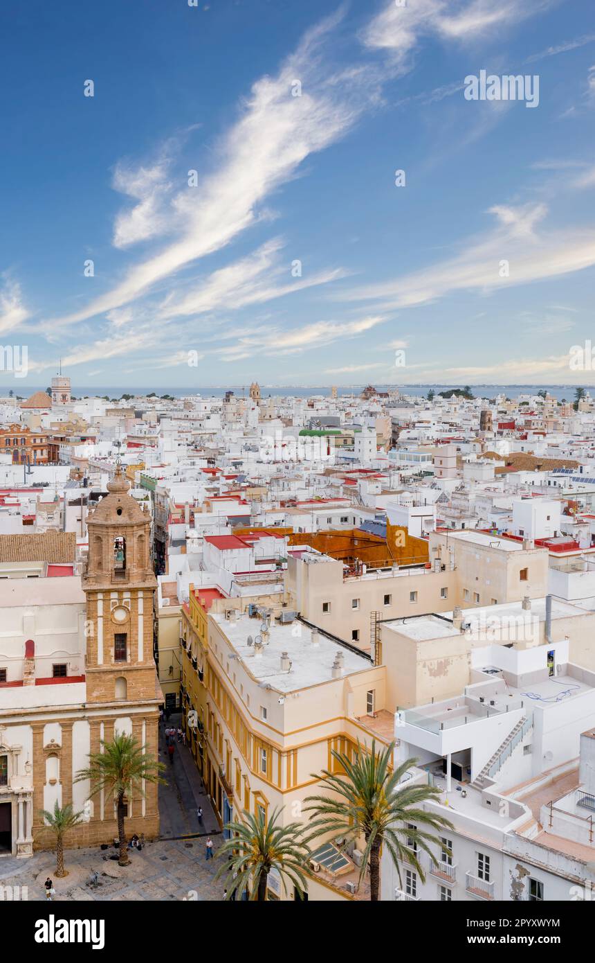 La vista dalla cima della torre dell'orologio nella Cattedrale di Cadice nel centro di Cadice, Spagna Foto Stock