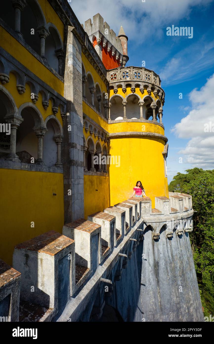 Torrette colorate al Palazzo Palácio da pena a Sintra, Portogallo Foto Stock
