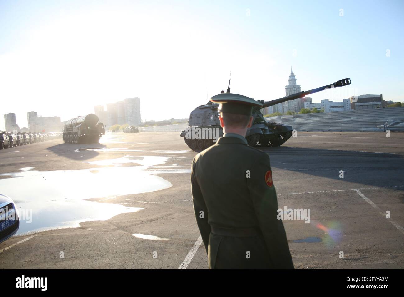 Prove della parata del giorno della Vittoria a Mosca. Carri armati militari russi Foto Stock