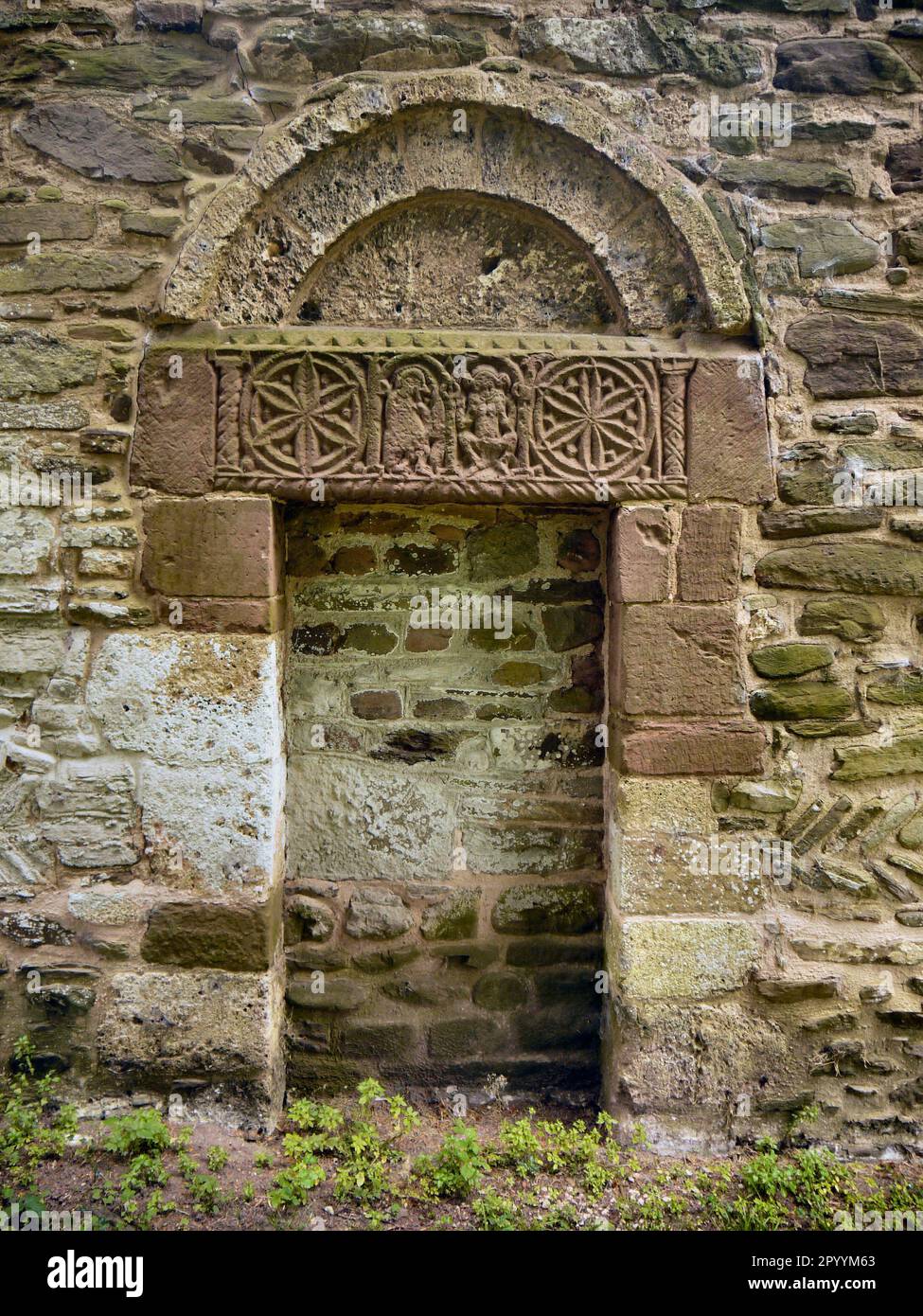 La porta Nord del Chuch di Sant'Andrea, Bredwardine, si impadronita per impedire l'ingresso del diavolo. Foto Stock