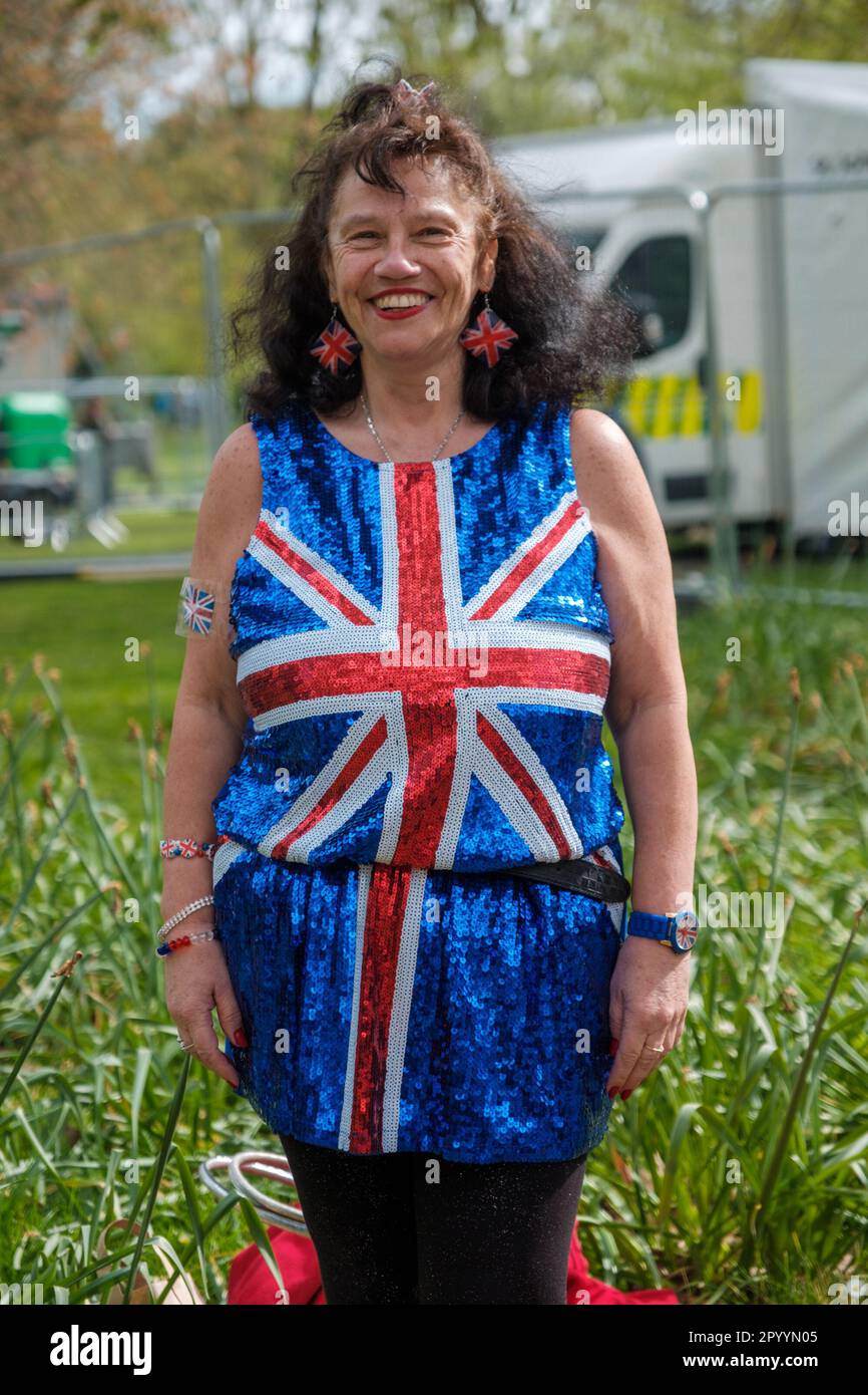 I reali si preparano per l'incoronazione di Charles III, allestendo un campo per ottenere i punti migliori sul Mall e intorno al centro di Londra Ehimetalor Unuabona/Alamy NE Foto Stock