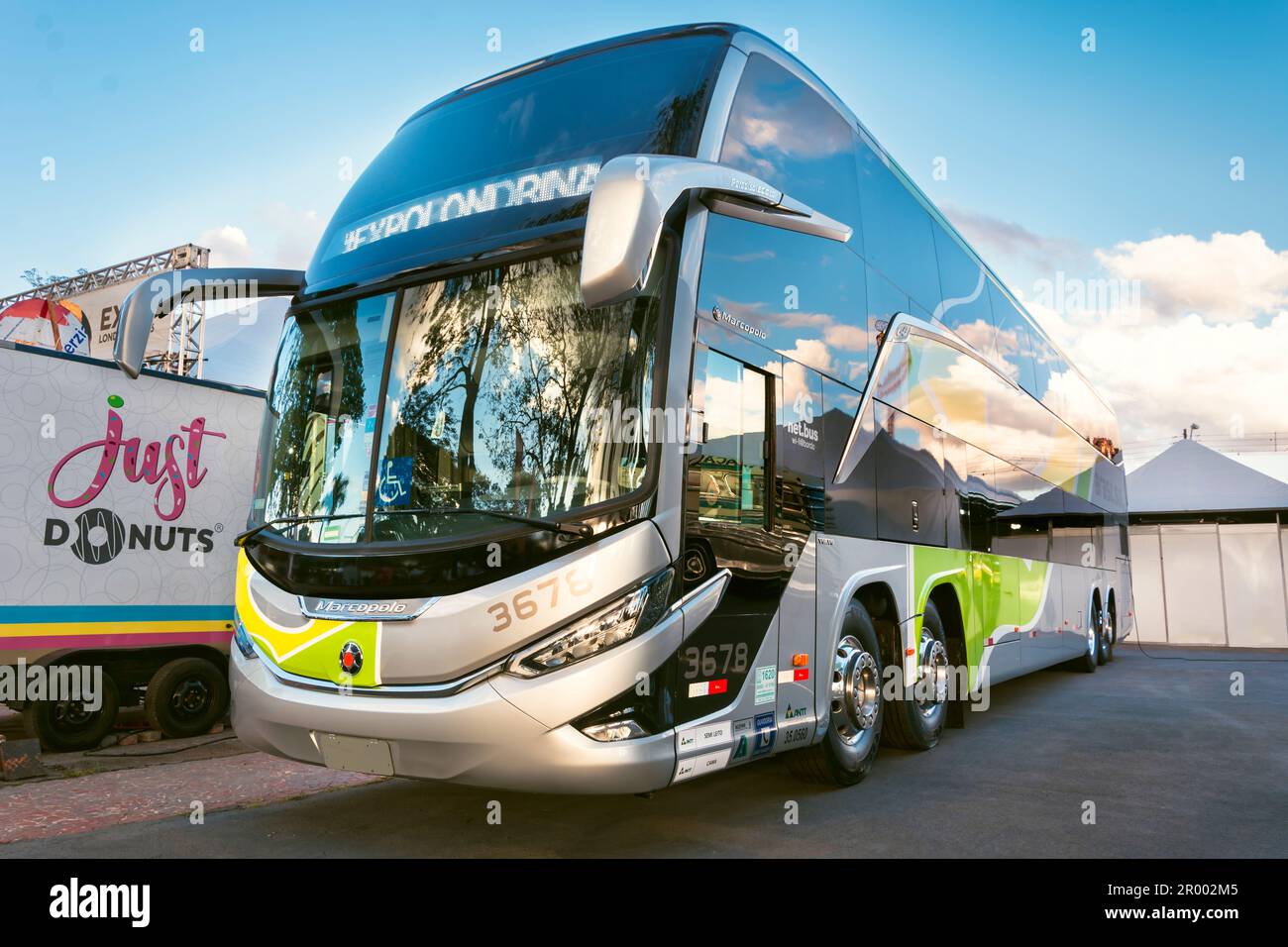 Veicolo Marcopolo Paradiso G8 1800 DD Volvo B450R (2022), in mostra al parco espositivo della città di Londrina, Brasile. Foto Stock
