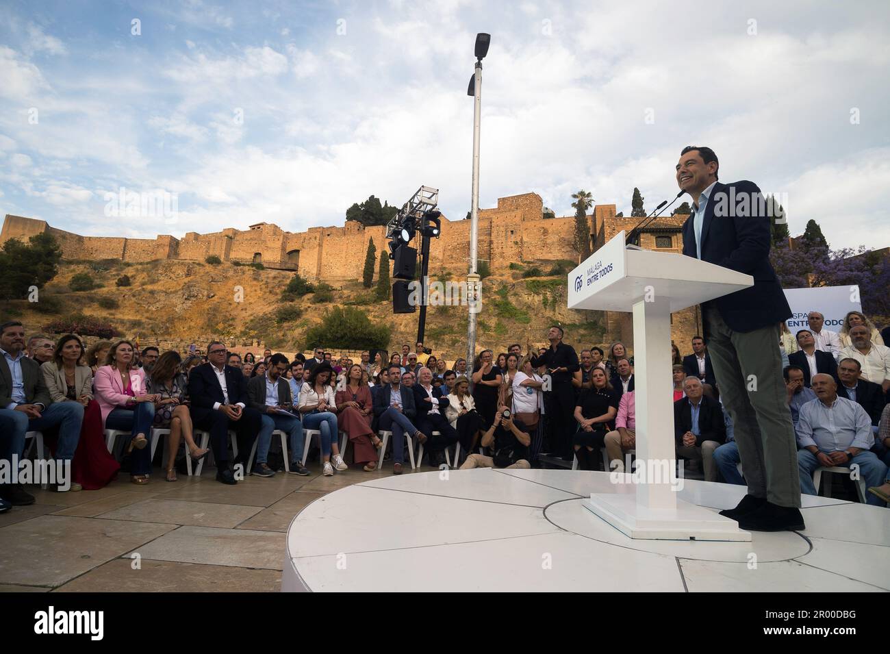 Malaga, Spagna. 05th maggio, 2023. il presidente regionale andaluso Juanma Moreno è visto che tiene un discorso mentre partecipa ad un evento elettorale pre-campagna. Il presidente del Partito popolare spagnolo, Alberto Nunez Feijoo, ha iniziato un tour degli eventi pre-elettorali in diverse città del paese per sostenere i candidati del Partito popolare per le prossime elezioni comunali. I risultati delle elezioni comunali del 28th maggio potrebbero influenzare il voto alle elezioni generali spagnole di fine anno. Credit: SOPA Images Limited/Alamy Live News Foto Stock