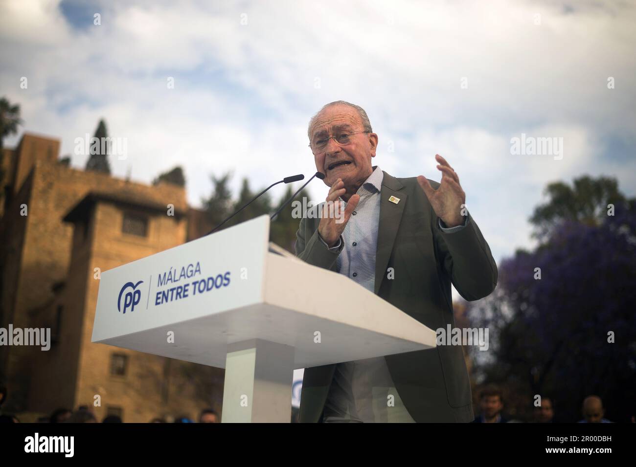 Il candidato popolare spagnolo per le elezioni comunali e l'attuale sindaco di Malaga Francisco de la Torre è visto che tiene un discorso mentre partecipa a un evento elettorale pre-campagna. Il presidente del Partito popolare spagnolo, Alberto Nunez Feijoo, ha iniziato un tour degli eventi pre-elettorali in diverse città del paese per sostenere i candidati del Partito popolare per le prossime elezioni comunali. I risultati delle elezioni comunali del 28th maggio potrebbero influenzare il voto alle elezioni generali spagnole di fine anno. Foto Stock