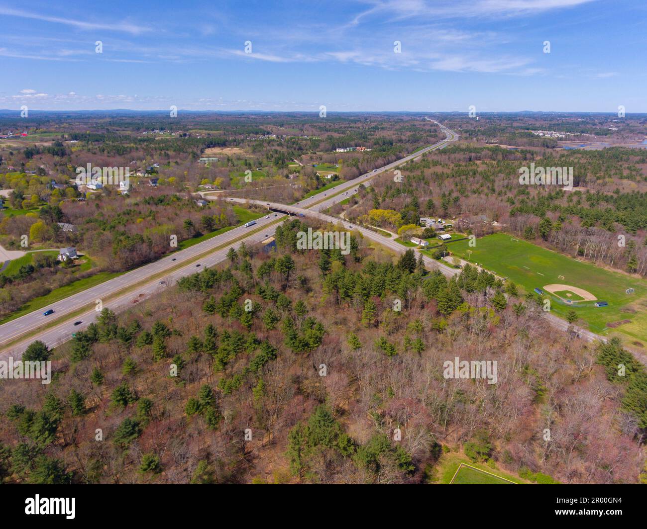 Interstate Highway 95 i-95 e vista aerea di Exeter Road nel centro storico di Hampton Falls, New Hampshire NH, USA. Foto Stock