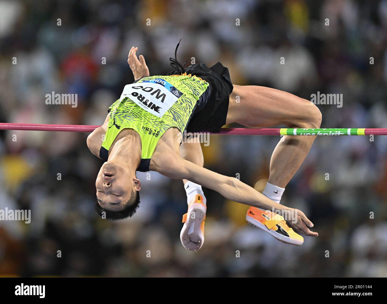Doha, Qatar. 5th maggio, 2023. Woo Sanghyeok della Corea del Sud compete durante l'High Jump maschile all'incontro di atletica della Diamond League 2023 allo stadio Suhaim bin Hamad di Doha, capitale del Qatar, il 5 maggio 2023. Credit: Nikku/Xinhua/Alamy Live News Foto Stock