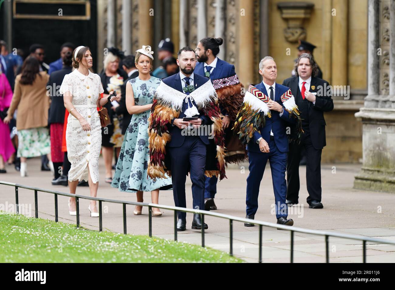 Gli ospiti arrivano prima della cerimonia di incoronazione di Re Carlo III e della Regina Camilla all'Abbazia di Westminster, Londra. Data immagine: Sabato 6 maggio 2023. Foto Stock