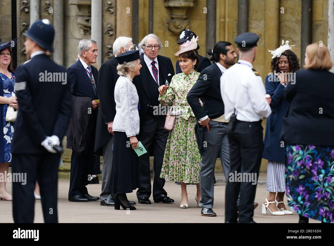 Gli ospiti arrivano prima della cerimonia di incoronazione di Re Carlo III e della Regina Camilla all'Abbazia di Westminster, Londra. Data immagine: Sabato 6 maggio 2023. Foto Stock
