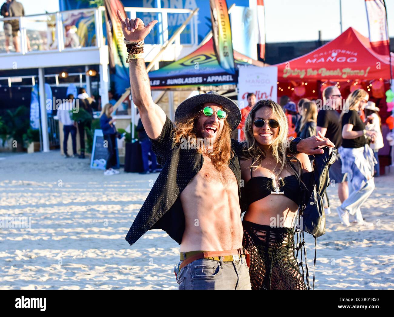 Redondo Beach, California, 5 maggio 2023 - i festaioli al BeachLife Festival 2023. Foto di credito: Ken Howard/Alamy Foto Stock