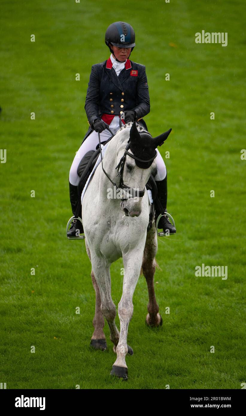 Kitty King equitazione Vendredi Biats rappresentante GRANDE, Regno Unito. 6th maggio, 2023. Durante la fase di Dressage, il giorno 2 delle prove a Cavallo di Badminton del 2023 presentate DA MARS alla Badminton House vicino a Bristol, Gloucestershire, Inghilterra, Regno Unito. Credit: Jonathan Clarke/Alamy Live News Foto Stock