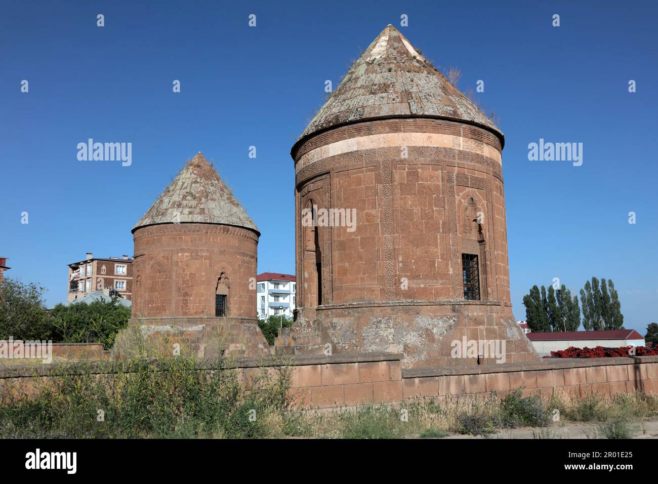 La tomba di Huseyin Timur Esen Tekin è anche conosciuta come Double Vaults. La tomba si trova nel quartiere di Ahlat. Ahlat, Bitlis, Turchia. Foto Stock