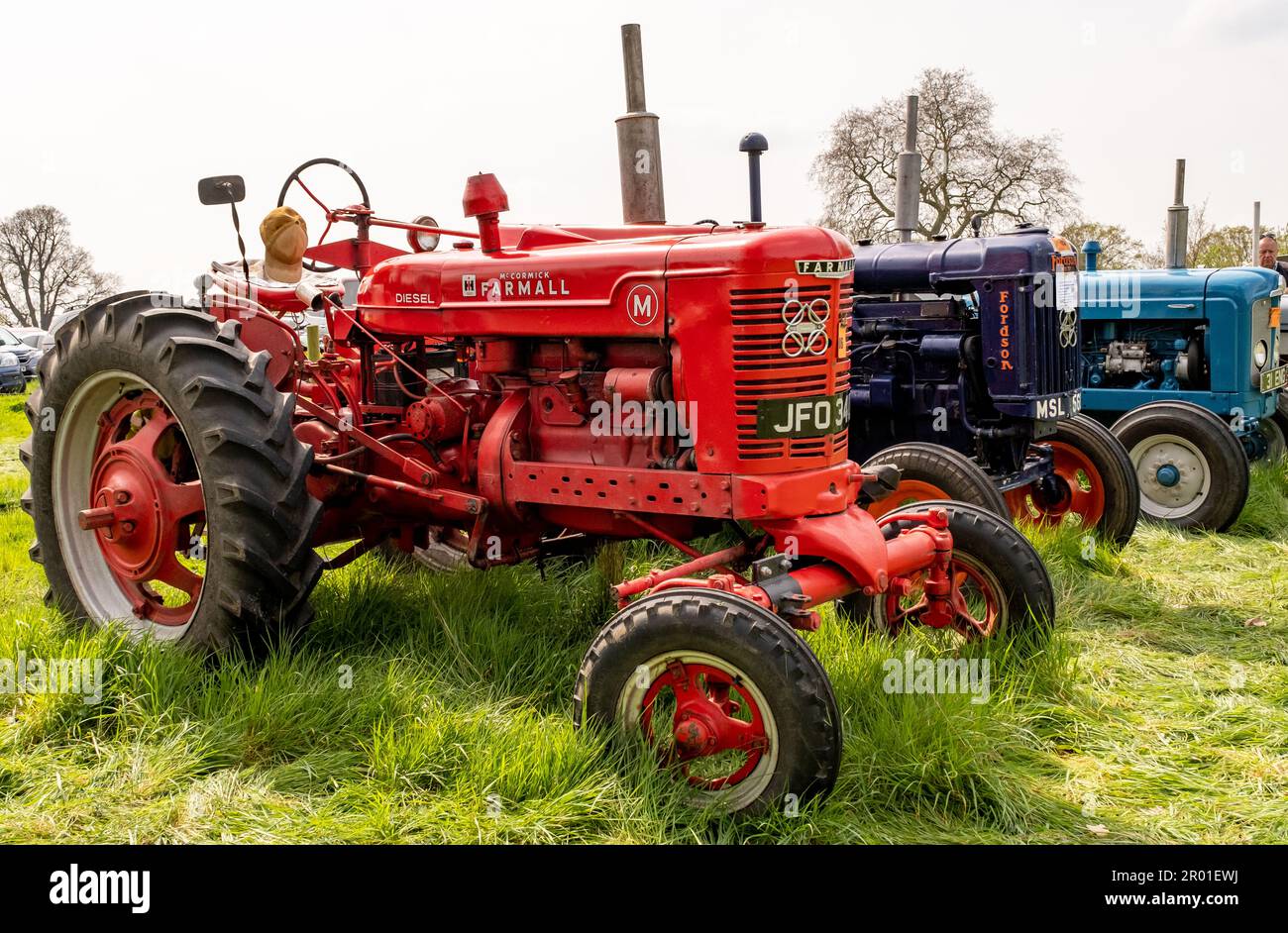 Earsham, Norfolk, Regno Unito – Aprile 30 2023. Classico trattore agricolo McCormick restaurato in mostra a una mostra locale auto Foto Stock